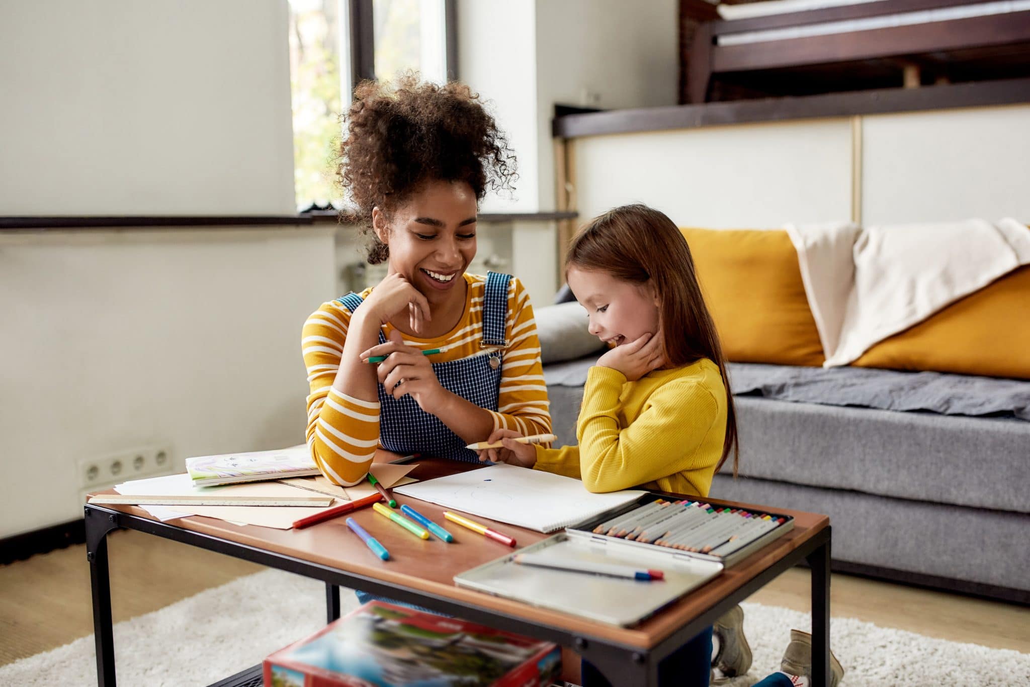 Comment faire garder ses enfants à domicile ? - Hello Maman