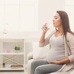 Comment boire plus d’eau enceinte ?