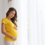 Comment s’habiller enceinte sans vêtement de grossesse ?