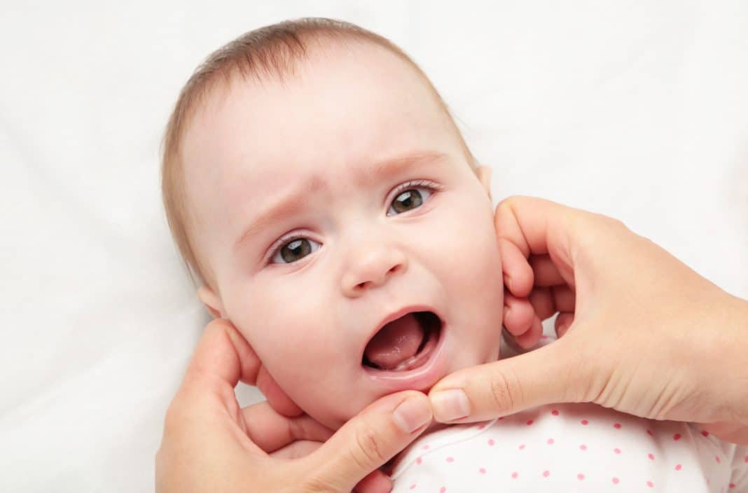 Bébé qui saigne des gencives : que faire ?