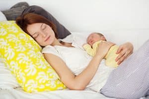 Dormir avec son bébé : est-ce grave ?