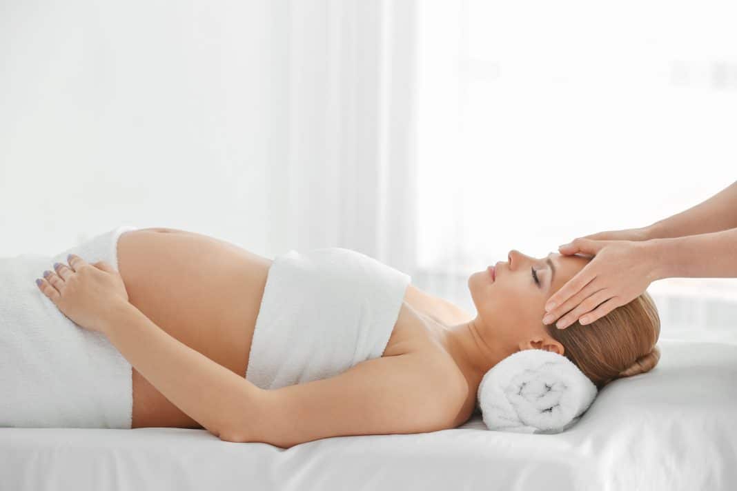 Zoom sur les bienfaits du massage durant la grossesse