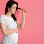 Cheveux gras : comment prendre soin de sa chevelure pendant la grossesse ?
