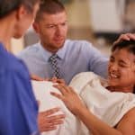 Tout savoir sur la descente de bébé dans le bassin pendant l’accouchement