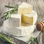 Peut-on manger du fromage au lait cru enceinte ?